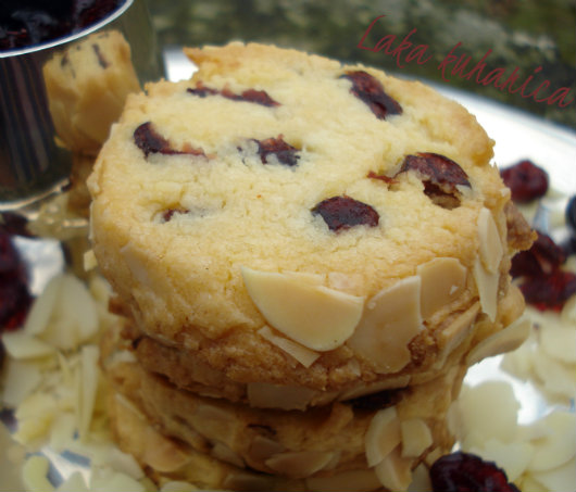 Almond and cranberry shortbread