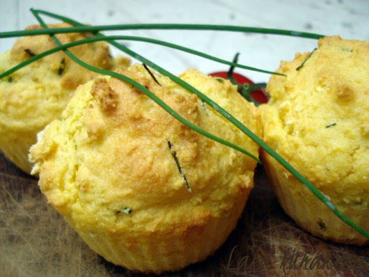 Savory corn and chives muffins