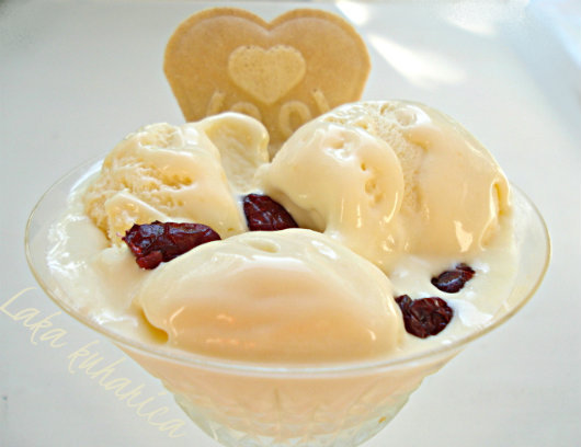 White chocolate-cranberry ice cream