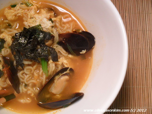 Neoguri (Spicy Seafood Ramen)